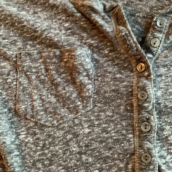 Hollister heather gray, short sleeve shirt with brooms and pockets. Size small. - Picture 4 of 6